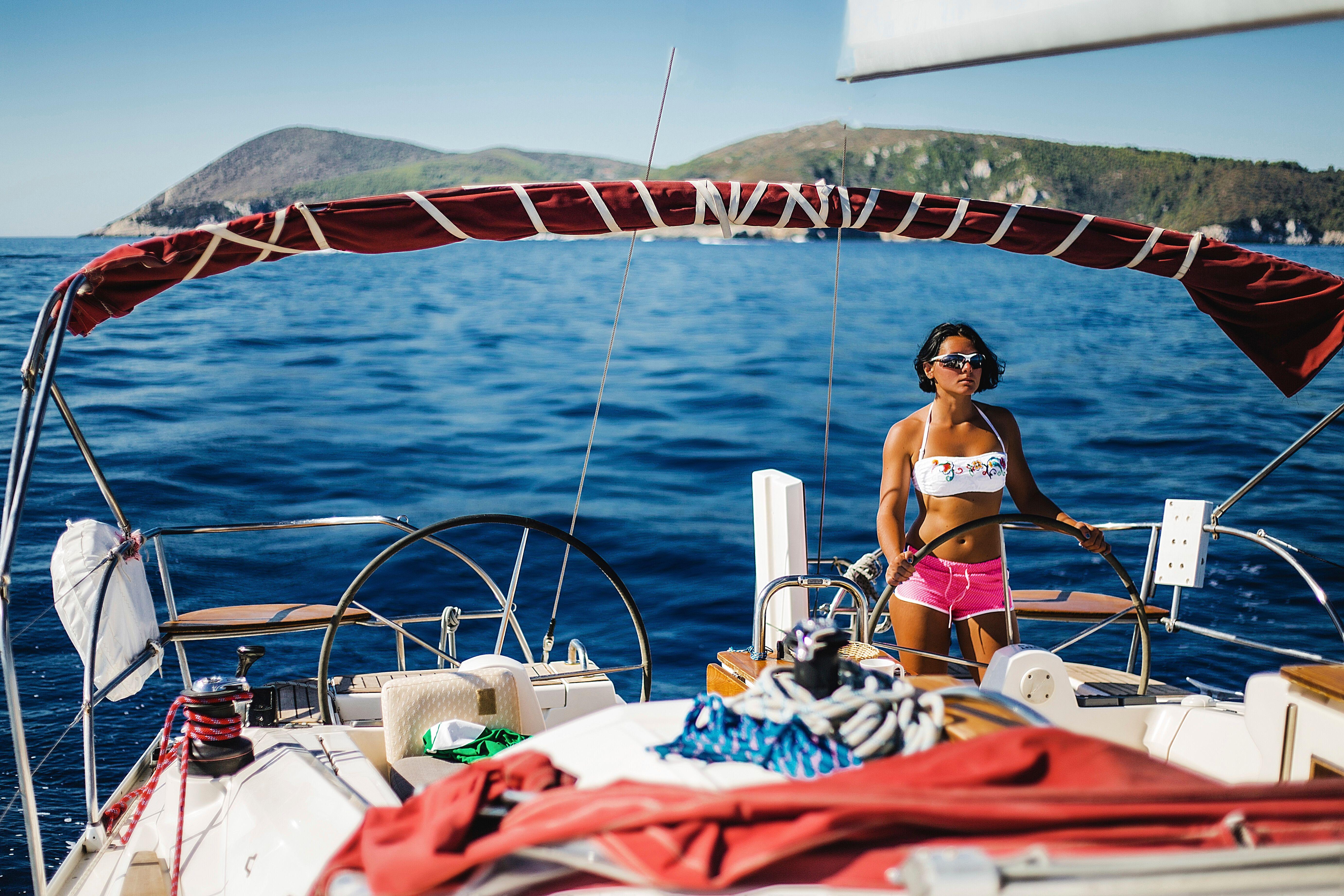 Why You Should Book a Skipper for a Stress-Free Sailing Experience